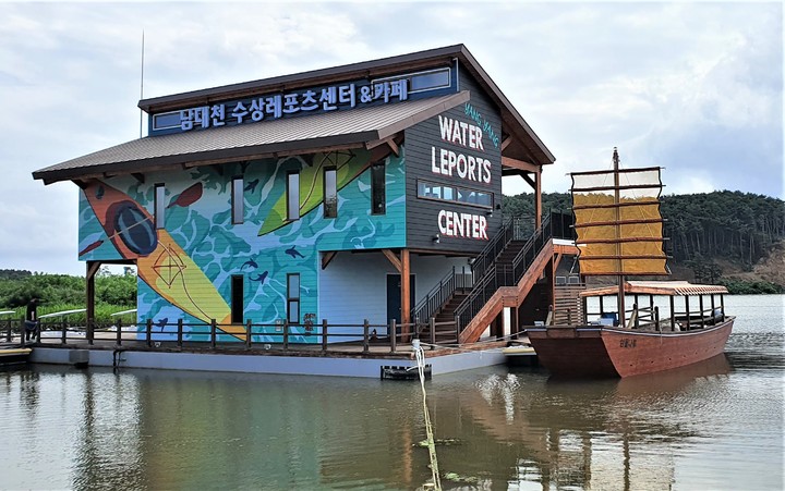 남대천 수상레포츠 체험센터에 정박중인 황포돛배. (사진=양양군 제공)&nbsp; *재판매 및 DB 금지