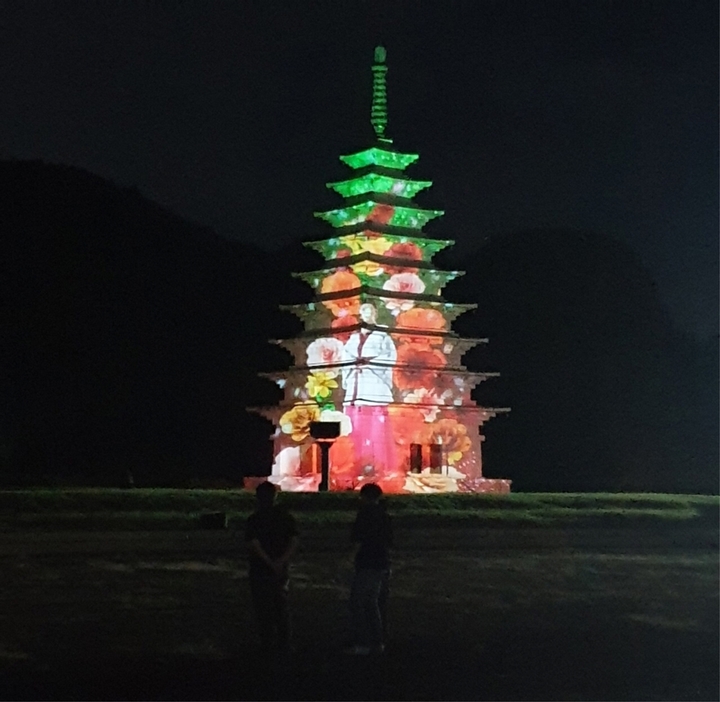 [익산=뉴시스] 강명수 기자 =전북 익산시는 세계유산 미륵사지에서 첨단 디지털 기술이 접목된 미디어아트 쇼가 진행된다고 30일 밝혔다. (사진 =익산시 제공) 2021.08.30. photo@newsis.com *재판매 및 DB 금지