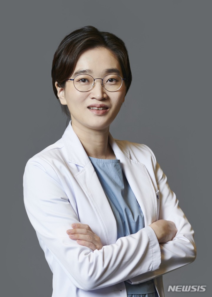 [서울=뉴시스]한림대동탄성심병원 호흡기알레르기내과 정수지 교수. (사진= 한림대의료원 제공) 2021.08.30 