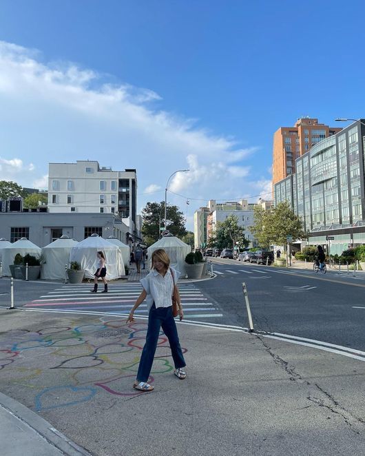 [서울=뉴시스] 가수 겸 배우 이진 (사진=이진 인스타그램 제공).2021.08.31.photo@newsis.com