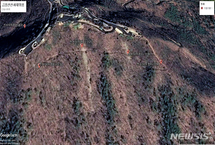 [나주=뉴시스]이창우 기자 = 구글 위성 사진으로 확인된 나주 금성산 정상 일대 산사태 위험지점. (사진 출저=구글 어스) 2021.08.31 photo@newsis.com