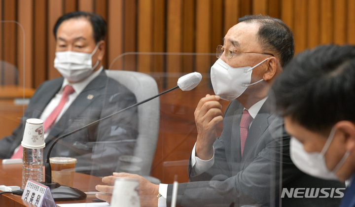 [서울=뉴시스] 전신 기자 = 정홍원 국민의힘 선거관리위원장이 1일 서울 여의도 국회에서 열린 선관위 회의에서 발언하고 있다. (공동취재사진) 2021.09.01. photo@newsis.com