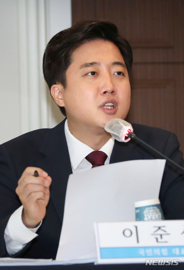 [서울=뉴시스] 국회사진기자단 = 이준석 국민의힘 대표가 3일 서울 중구 프레스센터에서 열린 관훈토론회에서 발언하고 있다. 2021.09.03. photo@newsis.com