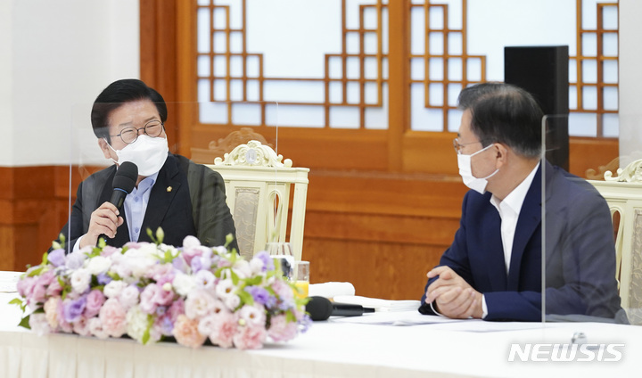 [서울=뉴시스] 전진환 기자 = 박병석 국회의장이 3일 오전 청와대 본관 충무실에서 열린 국회의장단·상임위원장단 초청 간담회에서 인사말을 하고 있다. 2021.09.03. amin2@newsis.com