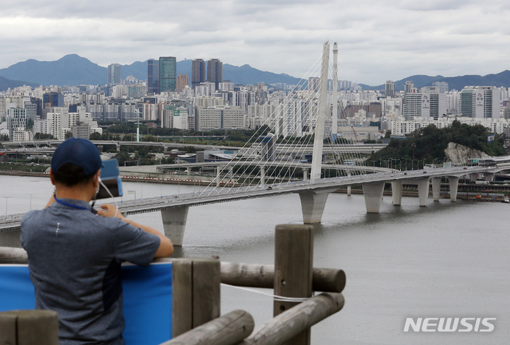 [서울=뉴시스] 한강의 31번째 교량 월드컵대교. 2021.09.01. 뉴시스DB