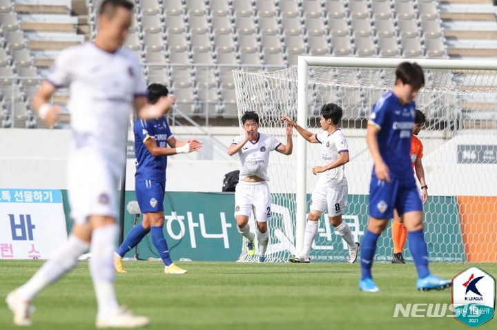 [서울=뉴시스] FC안양 정준연이 득점 후 세리머니를 하고 있다. (사진=프로축구연맹 제공)