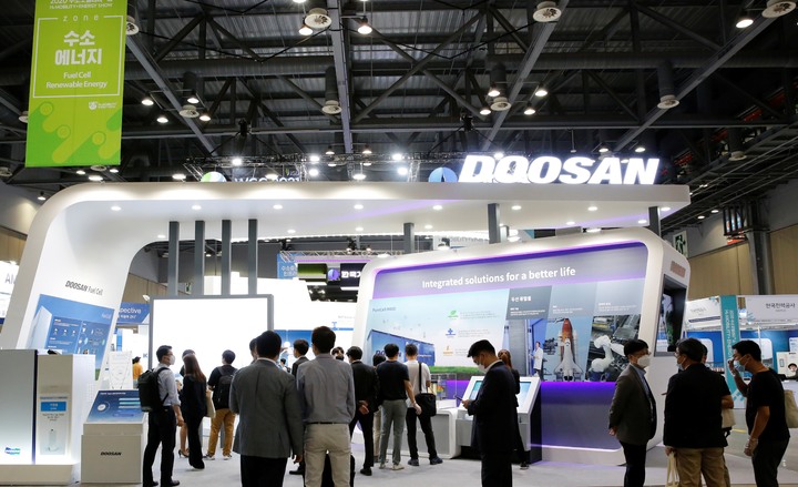 [서울=뉴시스] ‘2020 수소모빌리티+쇼’ 두산 부스 전경. (사진=두산 제공) *재판매 및 DB 금지