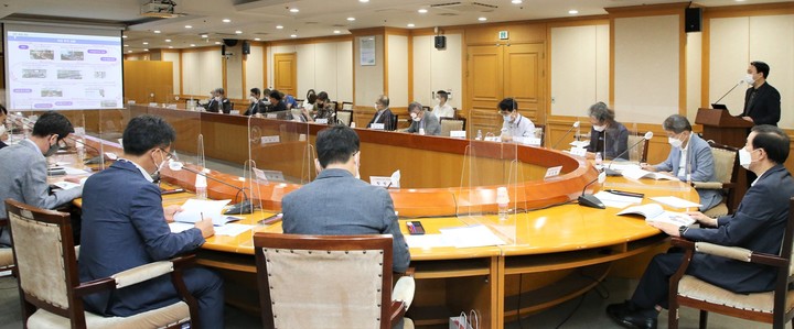 충주시청 중앙탑회의실에서 열린 신성장산업 육성 종합계획 수립 연구용역 중간보고회 *재판매 및 DB 금지