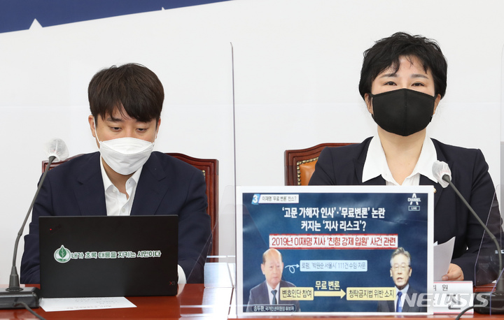 [서울=뉴시스] 전신 기자 = 국민의힘 이준석 대표와 조수진 최고위원. (공동취재사진) 2021.09.06. photo@newsis.com