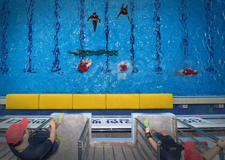 [창원=뉴시스] 강경국 기자 = 제677기 해군병 전투수영훈련이 해군교육사령부 내 전투수영훈련장에서 지난 6일부터 9일까지 실시된다. (사진=해군교육사령부 제공). 2021.09.08. photo@newsis.com *재판매 및 DB 금지