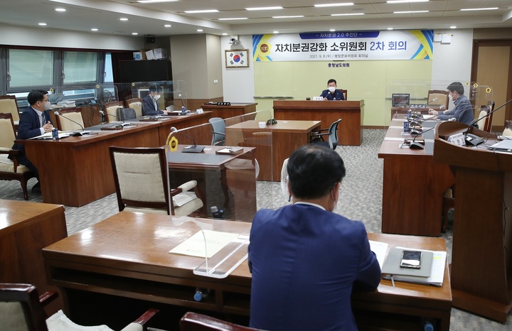 [홍성=뉴시스] 충남도의회 자치분권강화 소위 2차 회의 모습. *재판매 및 DB 금지