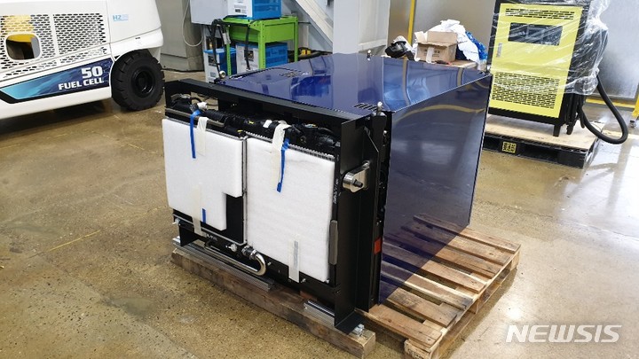 [서울=뉴시스] 현대모비스의 50kW급 수소연료전지 파워팩 (사진=수소모빌리티+쇼 조직위원회 제공)