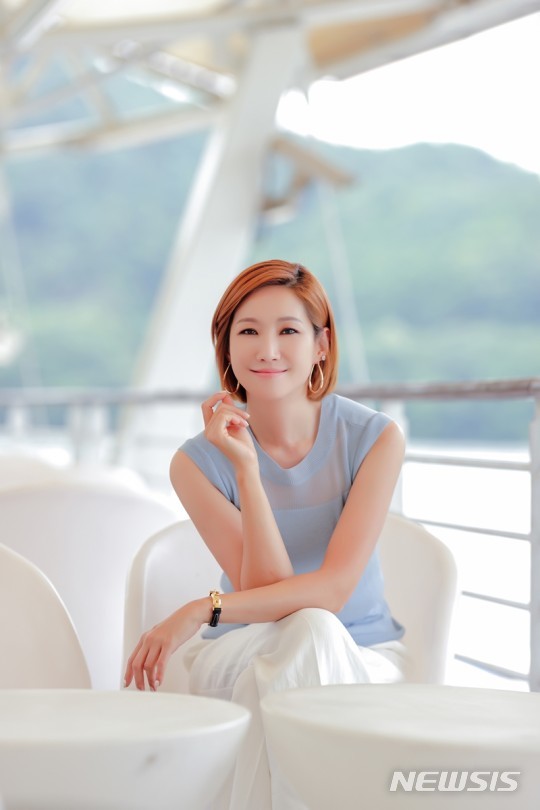 [서울=뉴시스] 배우 이선진. 2021.09.09.photo@newsis.com