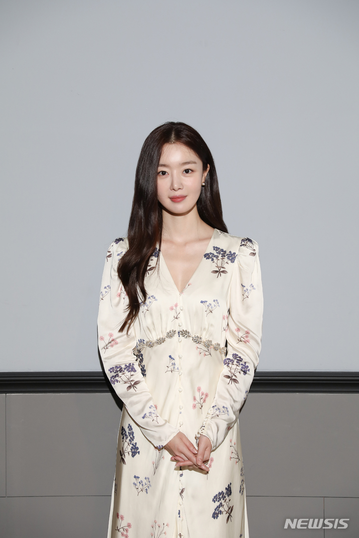 [서울=뉴시스] 영화 '영화의 거리' 한선화. (사진=씨네소파 제공) 2021.09.10 photo@newsis.com