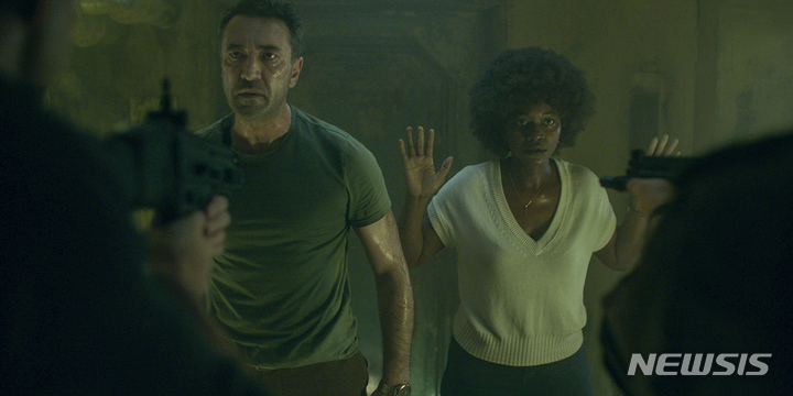 [서울=뉴시스] 시리즈 '어둠 속으로 시즌 2' 스틸. (사진=넷플릭스 제공) 2021.09.10 photo@newsis.com