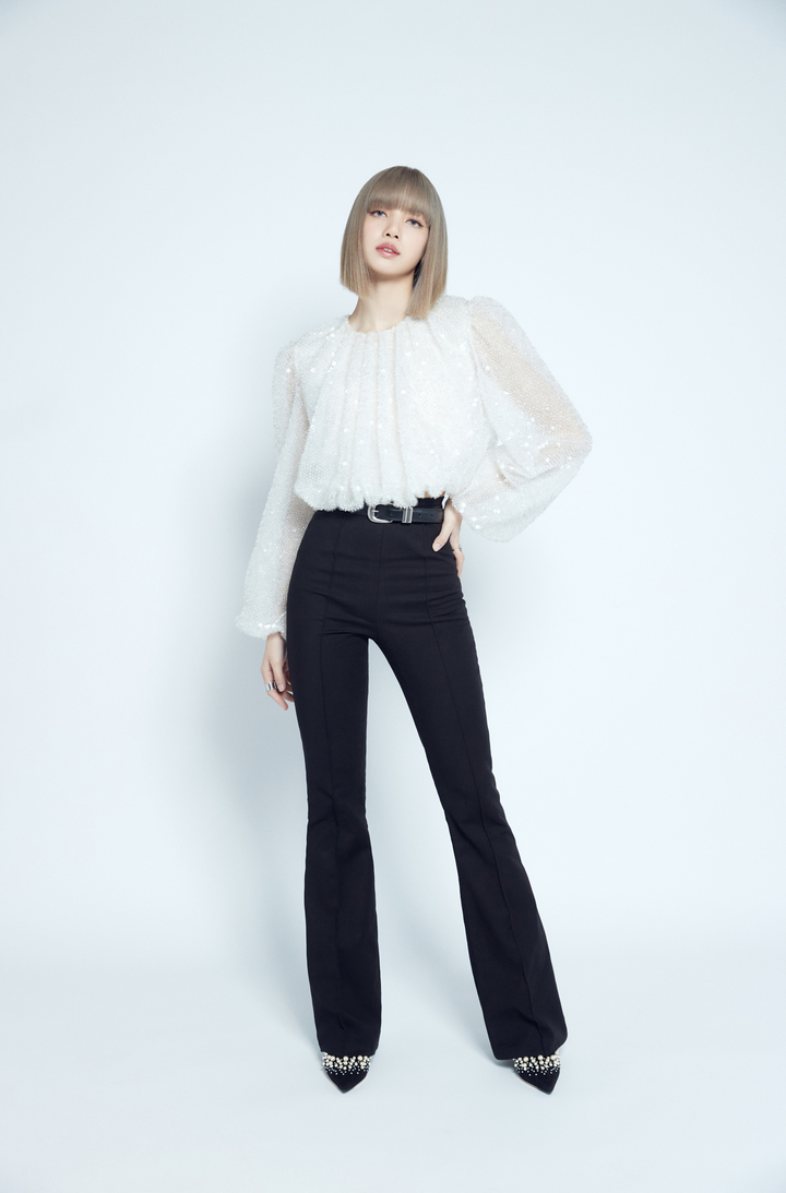 [서울=뉴시스] 박진희 기자 = 블랙핑크(BLACKPINK) 리사가 10일 첫 솔로 싱글 앨범 'LALISA' 발매 기념 글로벌 온라인 기자간담회를 하고 있다. (사진=YG엔터테인먼트 제공) 2021.09.10. photo@newsis.com *재판매 및 DB 금지