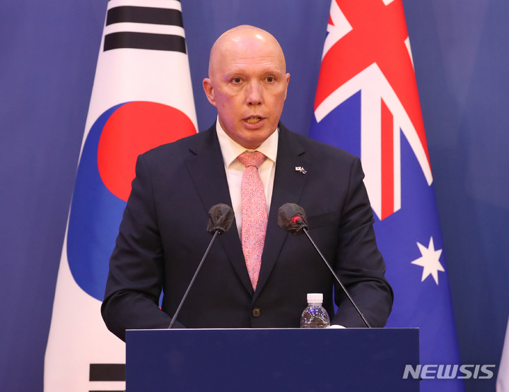 [서울=뉴시스] 피터 더튼 호주 국방장관이 지난 9월13일 서울 종로구 외교부에서 열린 한-호주 외교·국방(2+2)장관 공동기자회견에서 발언하고 있는 모습. 2021.11.19.