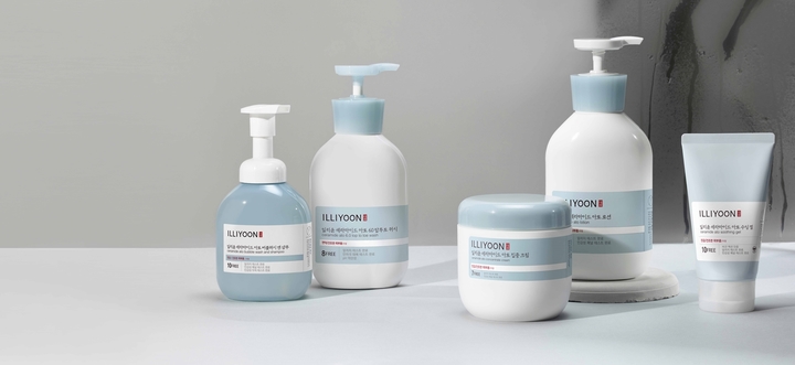 [서울=뉴시스]아모레퍼시픽 일리윤은 15일 직영몰에서 업그레이드한 '세라마이드 아토 라인' 2종을 선보인다. (사진=아모레퍼시픽 제공) 2021.09.14. photo@newsis.com