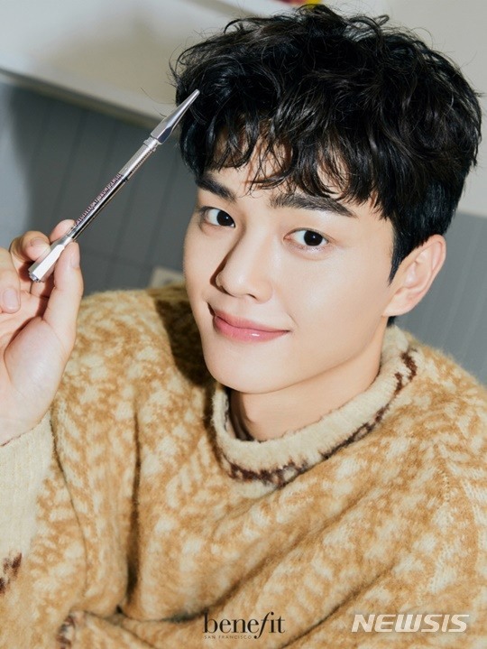 [서울=뉴시스] 배우 송강 (사진=브로우 브랜드 제공).2021.09.13.photo@newsis.com