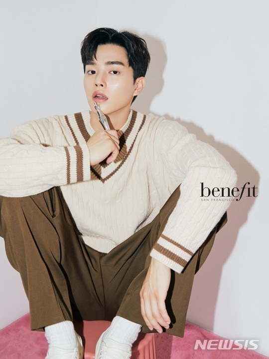 [서울=뉴시스] 배우 송강 (사진=브로우 브랜드 제공).2021.09.14.photo@newsis.com