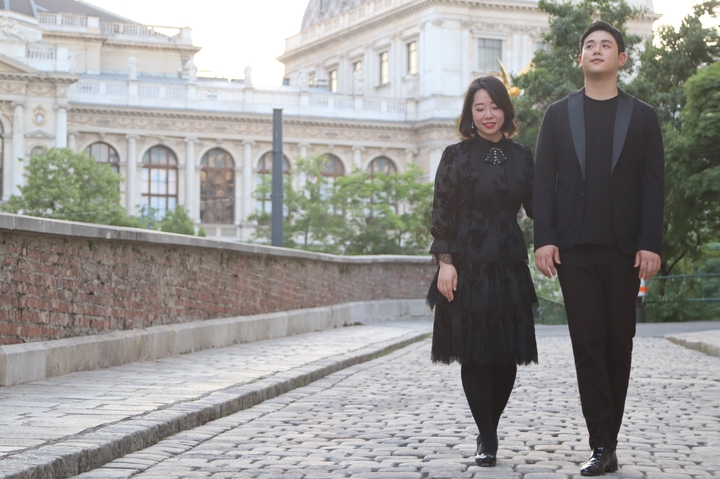 [서울=뉴시스] 피아노 듀오 '신박'. 2021.09.14. (사진 = WCN 코리아 제공) photo@newsis.com