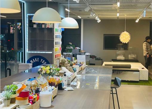  [부산=뉴시스] 허상천 기자 = KT&G 상상마당 부산에 위치한 부산신발 편집샵인 ‘파도블(PADOBLE)’은 추석을 맞아 15일부터 내달 11일까지 ‘한가위엔 신발한가득’ 특별판매전을 개최한다. 2021.09.15. (사진 = 부산시 제공) photo@newsis.com *재판매 및 DB 금지