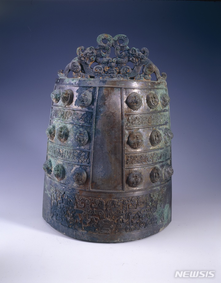 [서울=뉴시스] 종, 춘추 후기 (기원전 6세기 전반-기원전 476년), 높이 43.7㎝, 몸통너비 31.6㎝ (사진=국립중앙박물관 제공) 2021.09.16. photo@newsis.com 