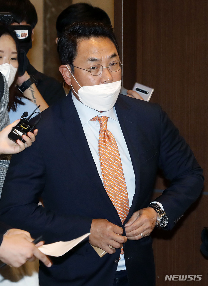 [서울=뉴시스] 홍효식 기자 = 여민수 카카오 대표이사가 15일 오전 서울 중구 프레지던트호텔에서 열린 주요 IT 기업 CEO 회의에 참석하고 있다. 2021.09.15. yesphoto@newsis.com