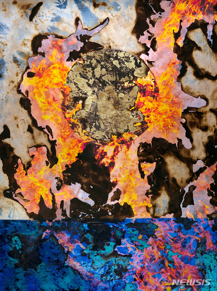 [서울=뉴시스] 코라크릿 아룬나논차이, Painting with histor, 218.4 x 162.6 cm, Courtesy of the artist and Kukje Gallery이미지 제공: 국제갤러리