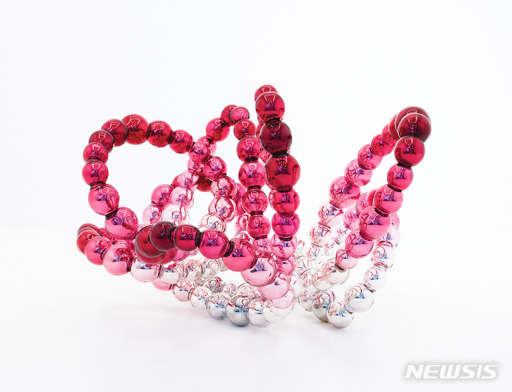 [서울=뉴시스] 장-미셸 오토니엘, Rose of the Louvre, 2020, 사진: Othoniel Studio, 국제갤러리 제공.