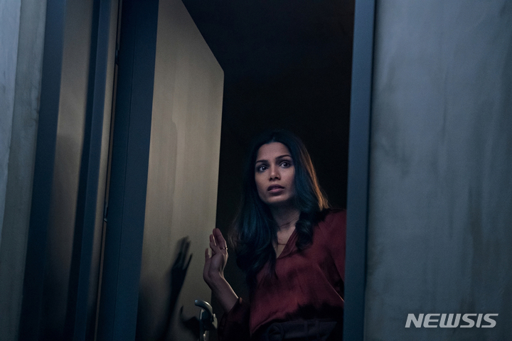 [서울=뉴시스] 영화 '침입자' 스틸. (사진=넷플릭스 제공) 2021.09.17 photo@newsis.com