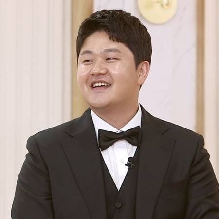 [서울=뉴시스] 가수 최성봉(33)씨가 지난 20일 자택에서 숨진 채 발견됐다. 경찰은 정확한 경위를 파악 중이다. 사진은 활동 당시 최씨. (사진=최성봉 인스타그램 제공).2021.09.17.photo@newsis.com