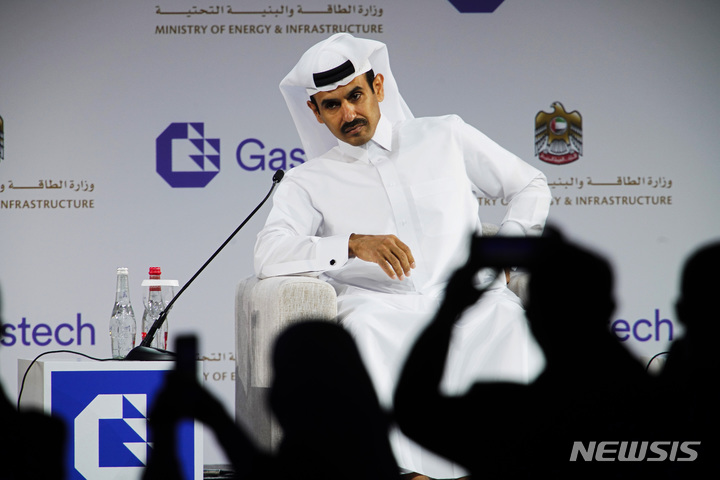 [두바이=AP/뉴시스]사드 알카비 카타르 에너지부 장관이 지난달 21일 아랍에미리트(UAE) 두바이에서 열린 '가스테크(Gastech) 2021' 행사에 참석하고 있다. 2021.10.12.