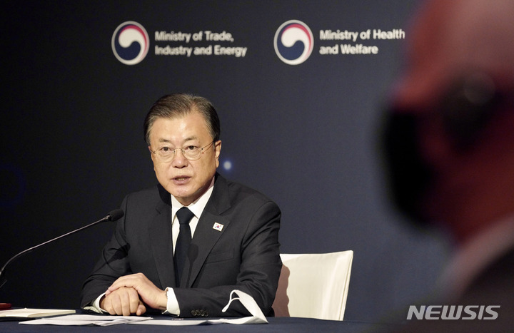 [뉴욕=뉴시스] 김진아 기자 = 문재인 대통령이 21일(현지시간) 미국 뉴욕의 한 호텔에서 열린 한미 백신 협력 협약 체결식에서 발언하고 있다. 2021.09.21. bluesoda@newsis.com