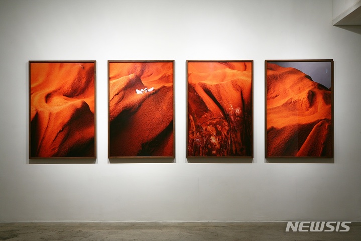 방명주 '매운 땅'(Redscape)