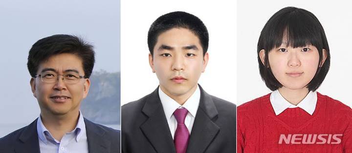 [전주=뉴시스]윤난슬 기자 = 왼쪽부터 전북대학교 생리활성소재과학과 정병훈 교수, 공동 제1저자 김용찬 박사, 원세영 박사과정생 모습.(사진=전북대 제공) 