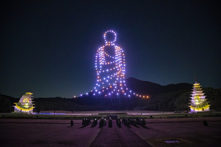 [익산=뉴시스] 강명수 기자 =전북 익산시는 세계문화유산인 미륵사지에 첨단기술을 접목한 미디어아트쇼를 운영하고 있다고 밝혔다. (사진 =익산시 제공) 2021.09.27. photo@newsis.com *재판매 및 DB 금지