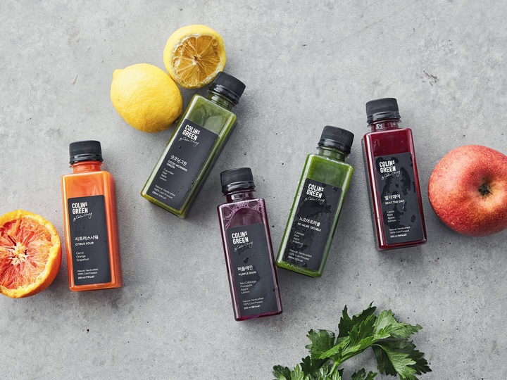 [서울=뉴시스]마켓컬리는 '명절 후 식단 관리' 할인전을 오는 30일까지 진행 중이다. 샐러드, 닭가슴살, 다이어트 도시락 등 90여개 상품을 최대 35% 할인한다. 대표 상품으로 눈길을 끄는 건 '콜린스 그린' 클렌즈 주스(사진)다. (사진=마켓컬리 제공). 2021.09.27. photo@newsis.com *재판매 및 DB 금지