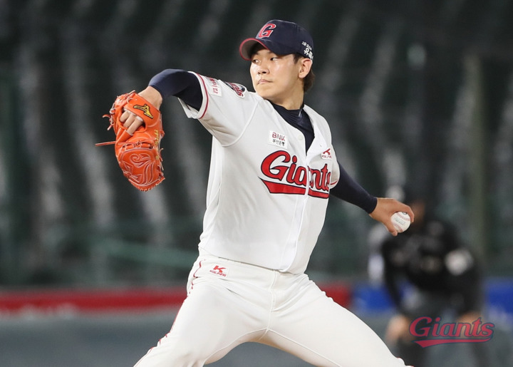 [서울=뉴시스]롯데 홍민기.(사진=롯데 자이언츠 제공)