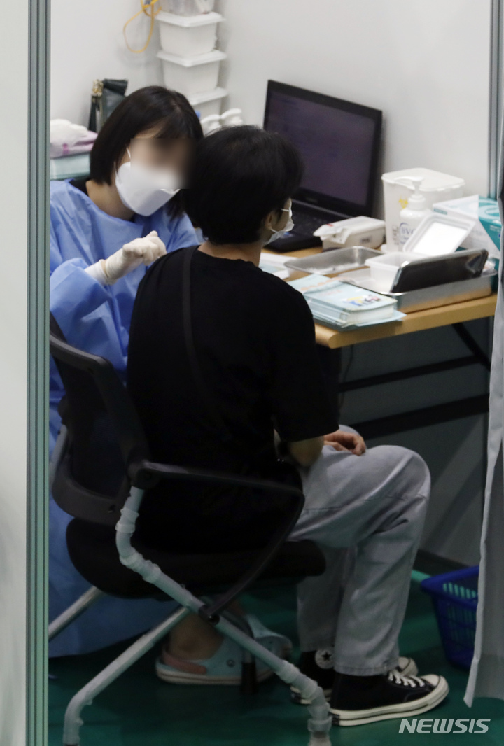 충북 소아·청소년 백신접종 대상 8만6000명…학부모 기대·우려 교차 