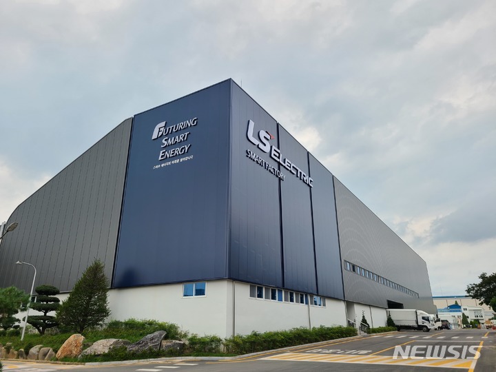 [서울=뉴시스] LS일렉트릭 청주 스마트공장 전경.(사진=LS일렉트릭 제공) 2021.9.29 photo@newsis.com