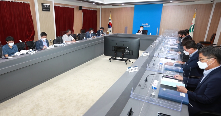 [청주=뉴시스] 천영준 기자 = 충북도는 30일 도청 영상회의실에서 행정수도 완성 추진에 대한 충북 대응전략 수립을 위한 연구용역 중간보고회를 열었다. (사진=충북도 제공) 2021.09.30. photo@newsis.com *재판매 및 DB 금지