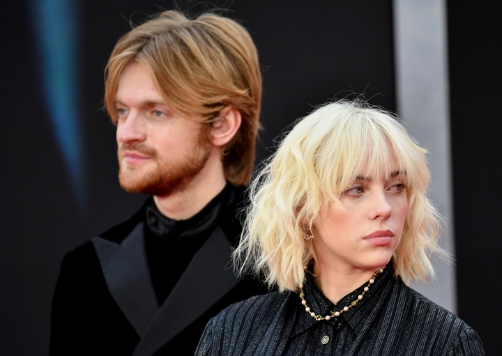 [서울=뉴시스] 세계적인 팝스타 빌리 아일리시(오른쪽)와 그의 친오빠이자 음악 프로듀셔인 피니어스 오코넬. (사진=유니버셜뮤직 제공) 2021.10.01. photo@newsis.com *재판매 및 DB 금지