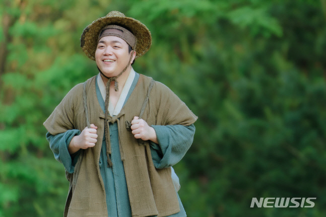 [서울=뉴시스] tvN ‘어사와 조이’의 ‘구팔이’역 배우 박강섭. 2021.10.01 (사진=풍경엔터테인먼트 제공) photo@newsis.com