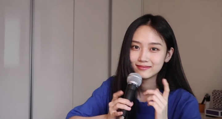 [서울=뉴시스] 서리 '탱고' 커버 영상 캡처, 2019년 5월 올라온 이 영상은 500만뷰를 기록할 정도로 여전히 인기다. 2021.10.05. (사진 = 아티스파우스 제공) photo@newsis.com