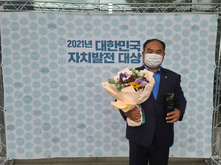 박창순 경기도의회 여성가족평생교육위원회 위원장이 5일 '2021년 대한민국 자치발전 대상'을 수상했다. *재판매 및 DB 금지