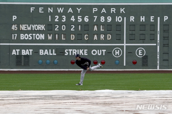 [보스턴=AP/뉴시스]뉴욕 양키스 에이스 게릿 콜이 보스턴 레드삭스와의 와일드카드 결정전을 하루 앞두고 펜웨이 파크에서 몸을 풀고 있다. 2021.10.05.&nbsp; 