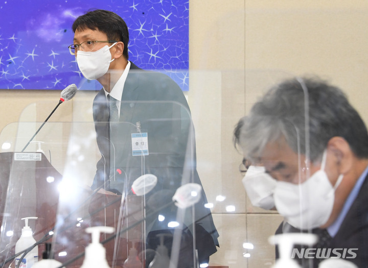 [서울=뉴시스] 최동준 기자 = 5일 서울 여의도 국회 과학기술정보방송통신위원회에서 열린 2021년도 국정감사에서 박대준 쿠팡대표가 증인으로 출석해 답변하고 있다. (공동취재사진) 2021.10.05. photo@newsis.com