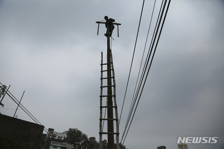 [잠무(인도)=AP/뉴시스]인도도 석탄 공급 문제로 인해 대규모 전력난에 직면할 수 있다는 예측이 나왔다. 사진은 기사와 무관.