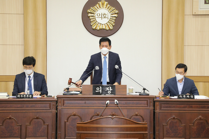[울산=뉴시스] 박수지 기자 =울산시 동구의회가 7일 의회 의사당에서 제201회 임시회를 진행하고 있다. 2021.10.07.(사진=동구의회 제공) photo@newsis.com *재판매 및 DB 금지